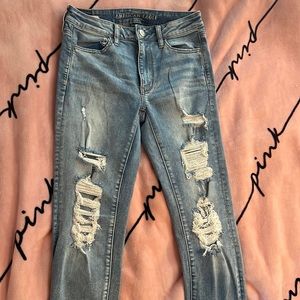 American Eagle size 6 jeans. Never Worn. Like brand new.